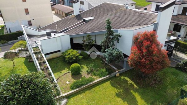 casa indipendente in vendita a Roncoferraro in zona Castelletto Borgo