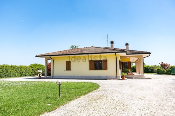 casa indipendente in vendita a Roncoferraro in zona Barbassolo