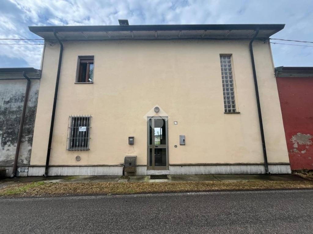 casa indipendente in vendita a Roncoferraro in zona Casale