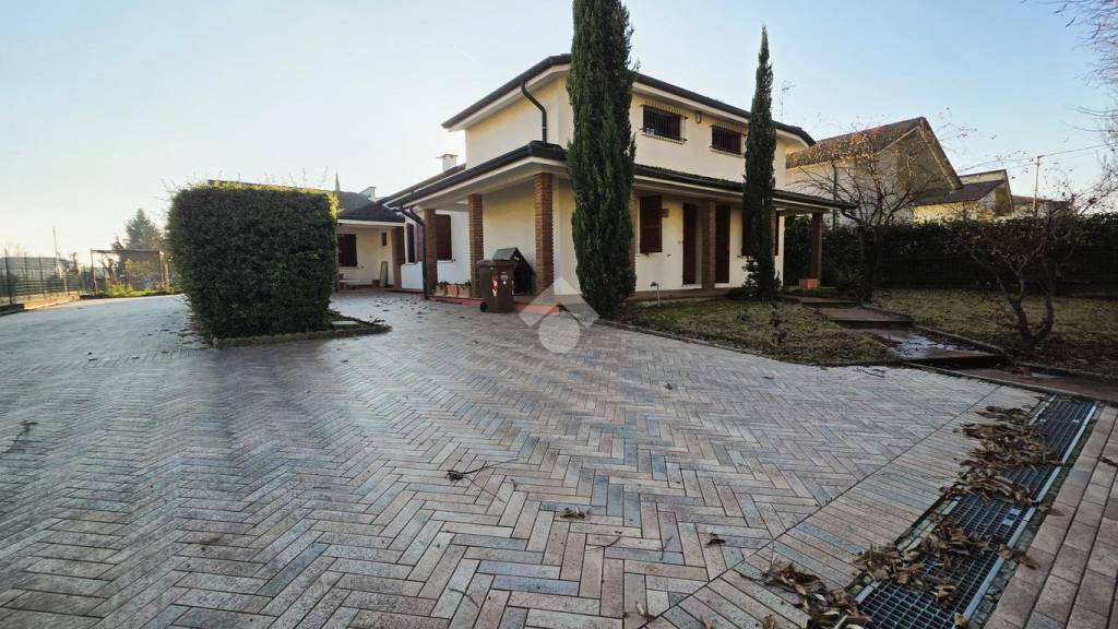 casa indipendente in vendita a Roncoferraro in zona Governolo