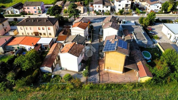 appartamento in vendita a Roncoferraro in zona Villa Garibaldi