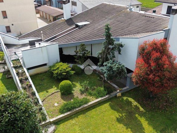 casa indipendente in vendita a Roncoferraro in zona Castelletto Borgo