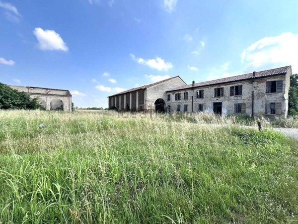 esavano in vendita a Roncoferraro in zona Barbasso