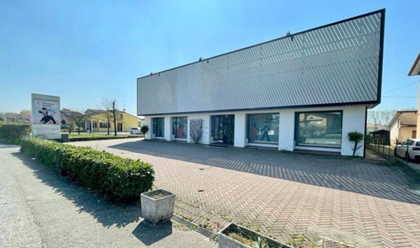 locale commerciale in vendita a Roncoferraro