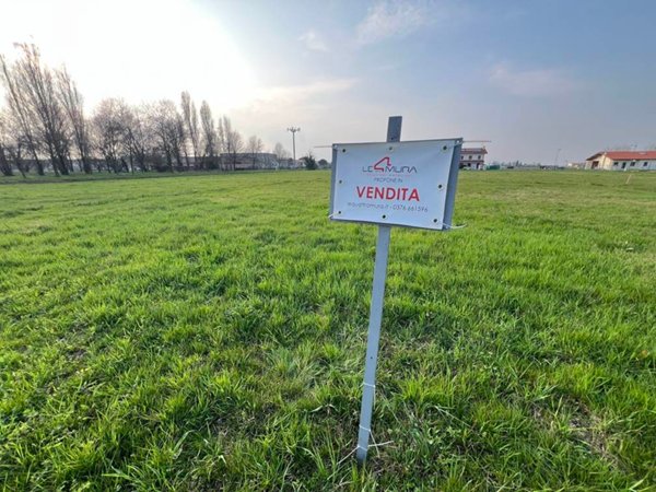 terreno edificabile in vendita a Roncoferraro