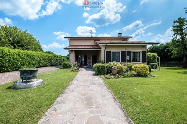 casa indipendente in vendita a Roverbella in zona Castiglione Mantovano