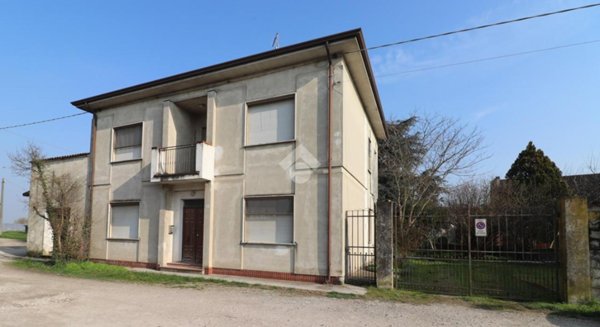 casa indipendente in vendita a Roverbella