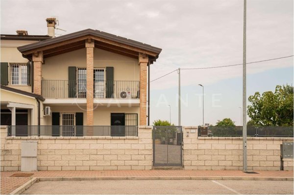 casa indipendente in vendita a Roverbella