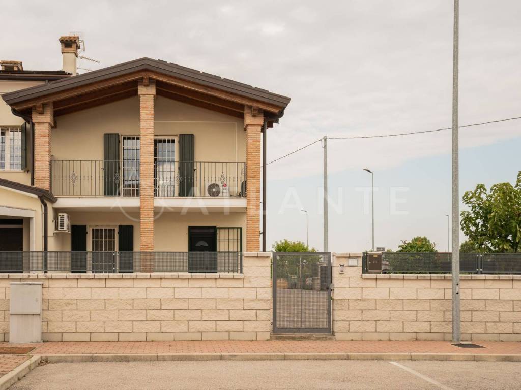 casa indipendente in vendita a Roverbella