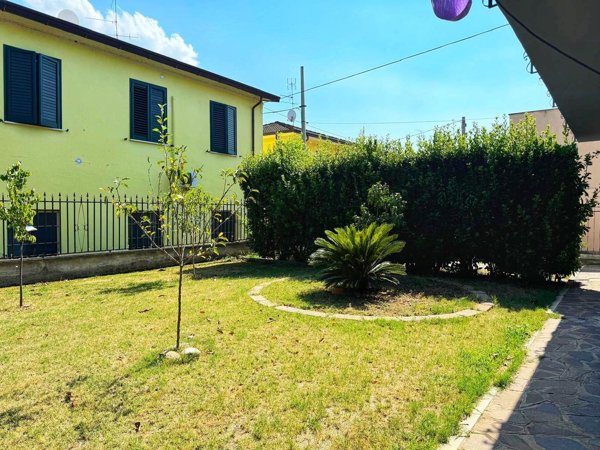casa indipendente in vendita a Roverbella