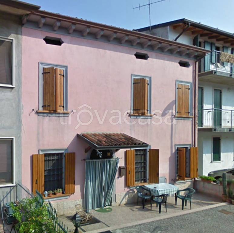 casa indipendente in vendita a Roverbella in zona Malavicina