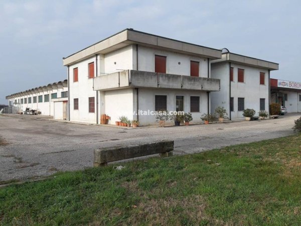 locale commerciale in vendita a Roverbella
