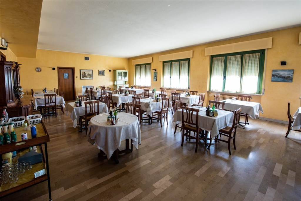 negozio in vendita a Roverbella