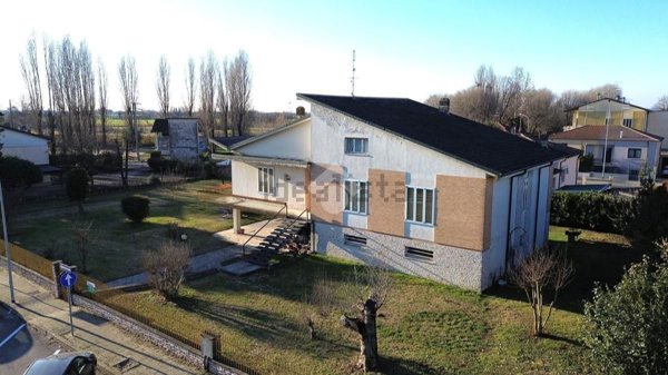 casa indipendente in vendita a Roverbella