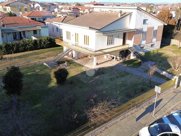 casa indipendente in vendita a Roverbella