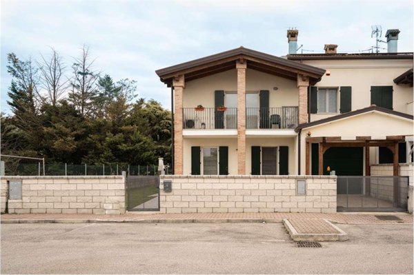 casa indipendente in vendita a Roverbella