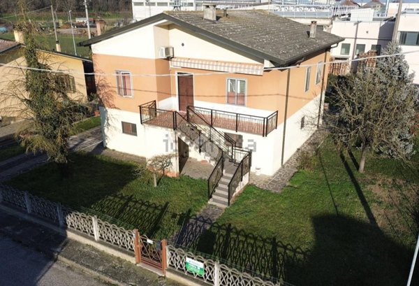 casa indipendente in vendita a Roverbella