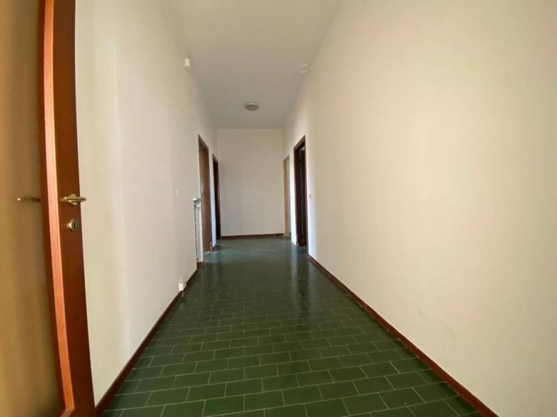 intera palazzina in vendita a Roverbella