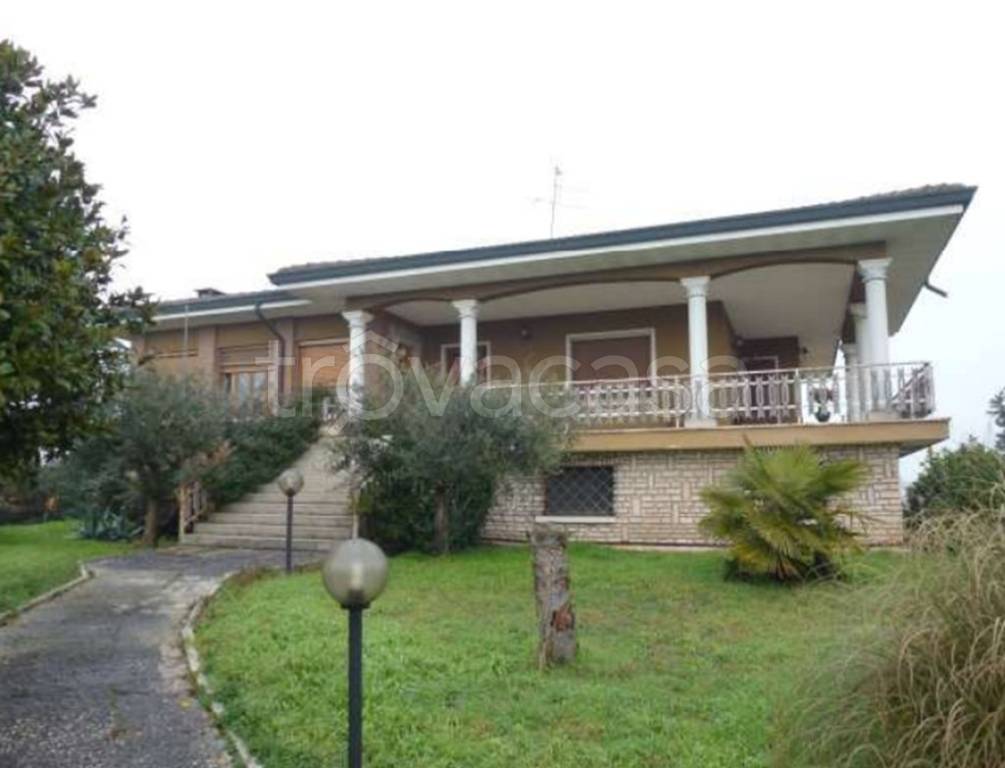 casa indipendente in vendita a Roverbella in zona Malavicina