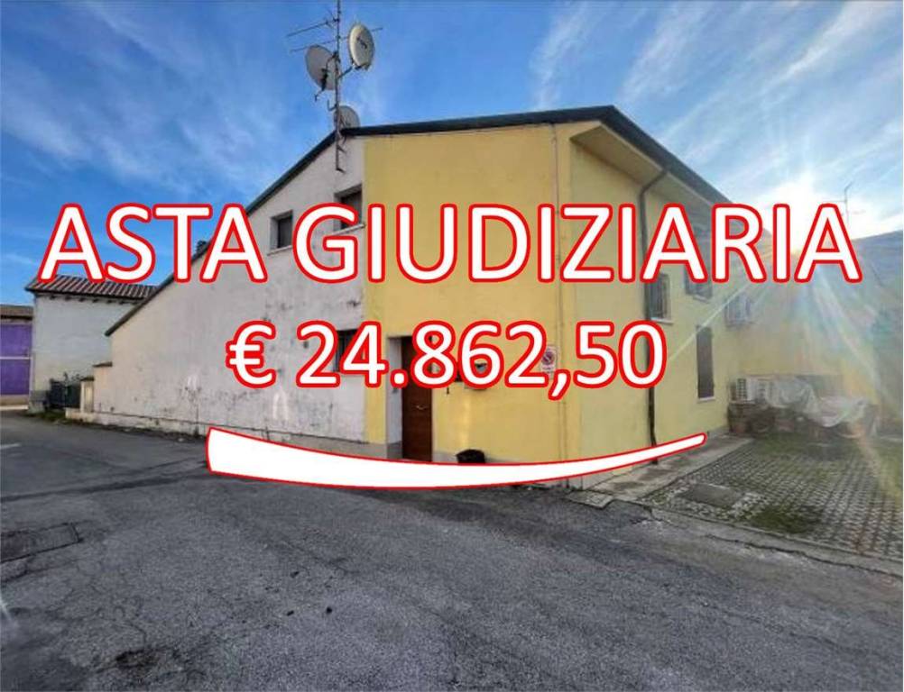 casa indipendente in vendita a Roverbella in zona Malavicina