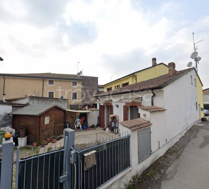 casa indipendente in vendita a Roverbella in zona Malavicina