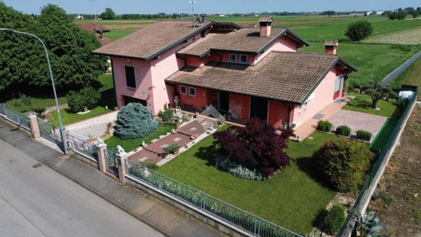 casa indipendente in vendita a Roverbella in zona Malavicina