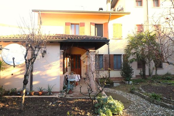 casa indipendente in vendita a Roverbella