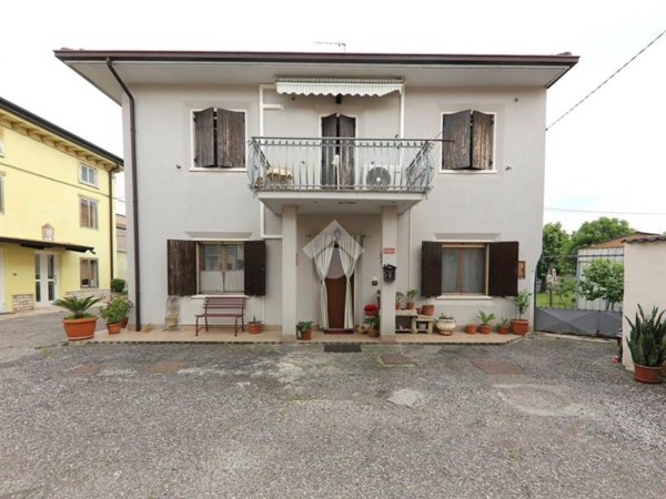 casa indipendente in vendita a Roverbella in zona Malavicina