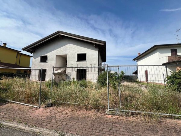 appartamento in vendita a Roverbella in zona Canedole