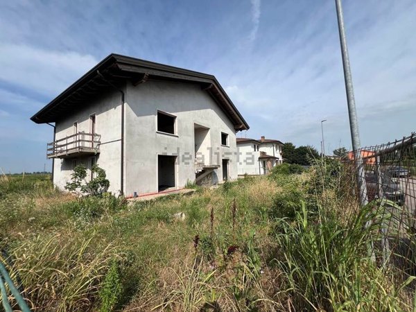 appartamento in vendita a Roverbella in zona Canedole