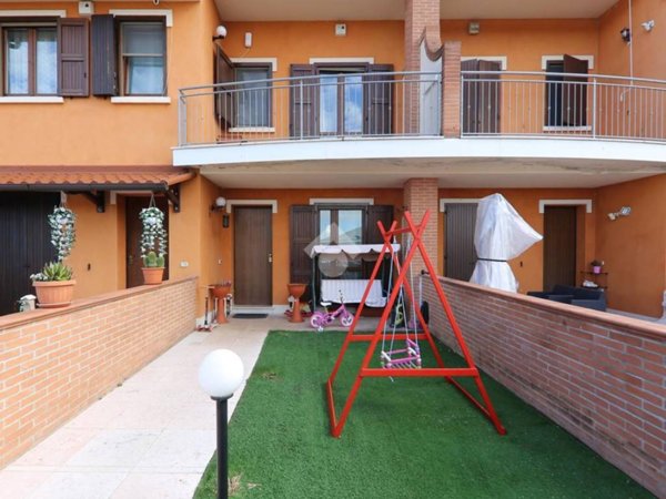 casa indipendente in vendita a Roverbella in zona Canedole