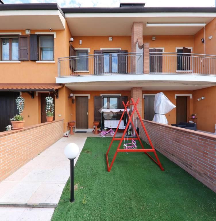 casa indipendente in vendita a Roverbella in zona Canedole