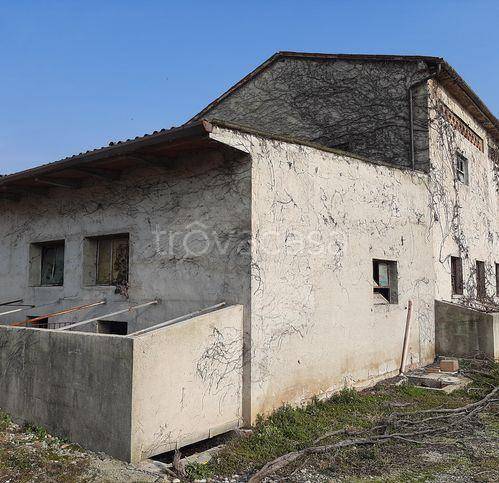 casale in vendita a Roverbella in zona Malavicina