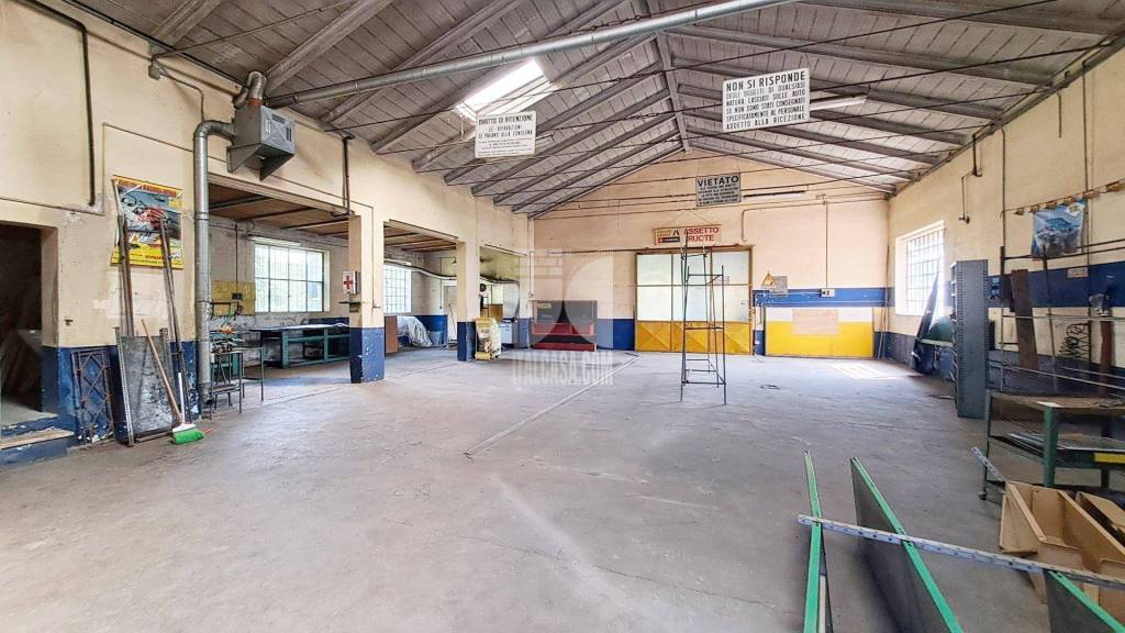 locale commerciale in vendita a Roverbella