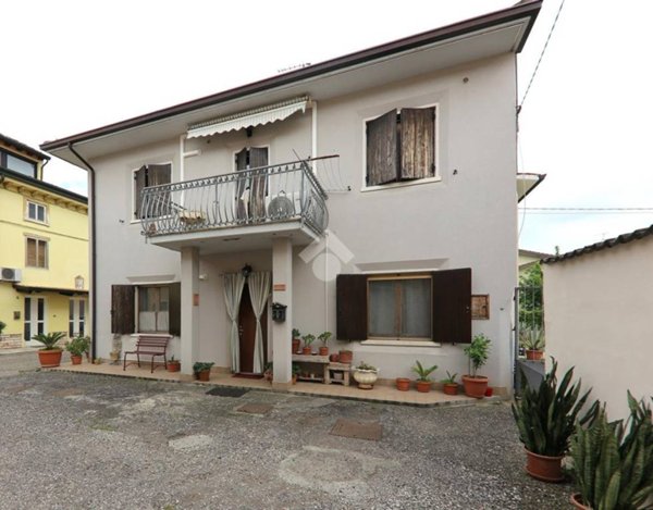 casa indipendente in vendita a Roverbella in zona Malavicina