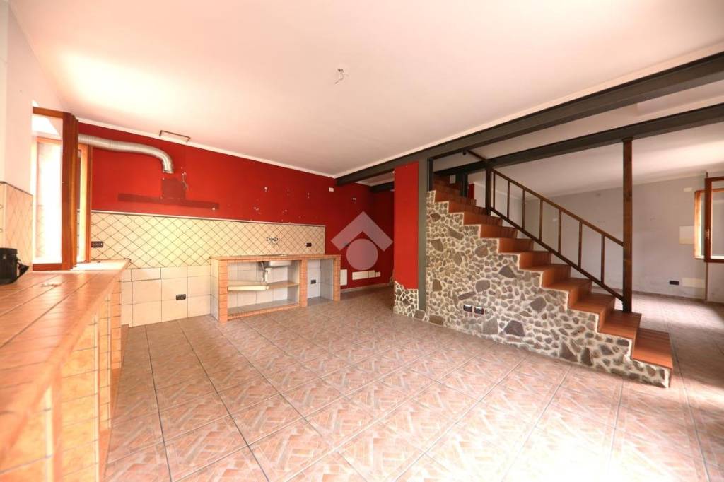 casa indipendente in vendita a Roverbella in zona Malavicina