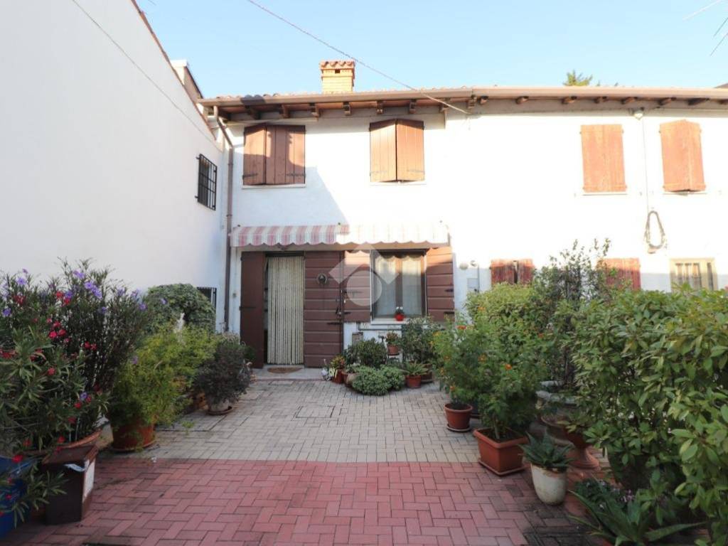 casa indipendente in vendita a Roverbella