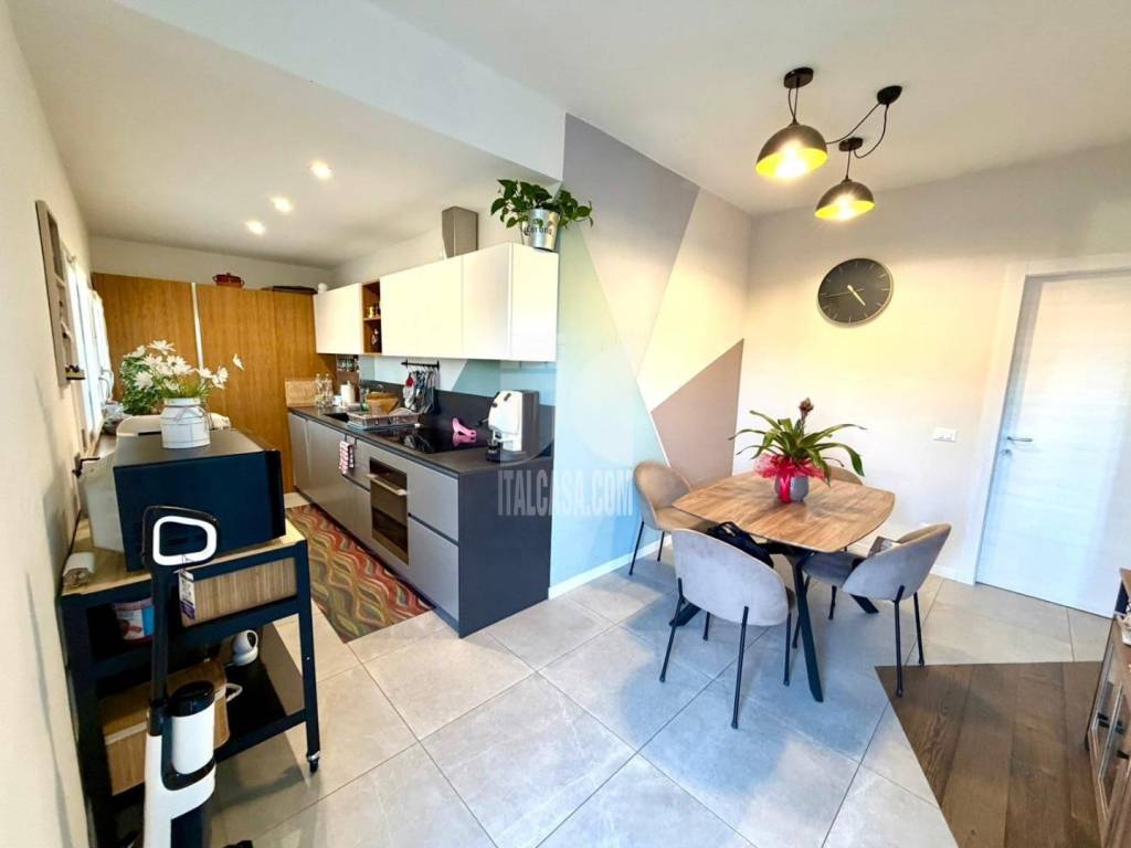 casa indipendente in vendita a Roverbella in zona Canedole