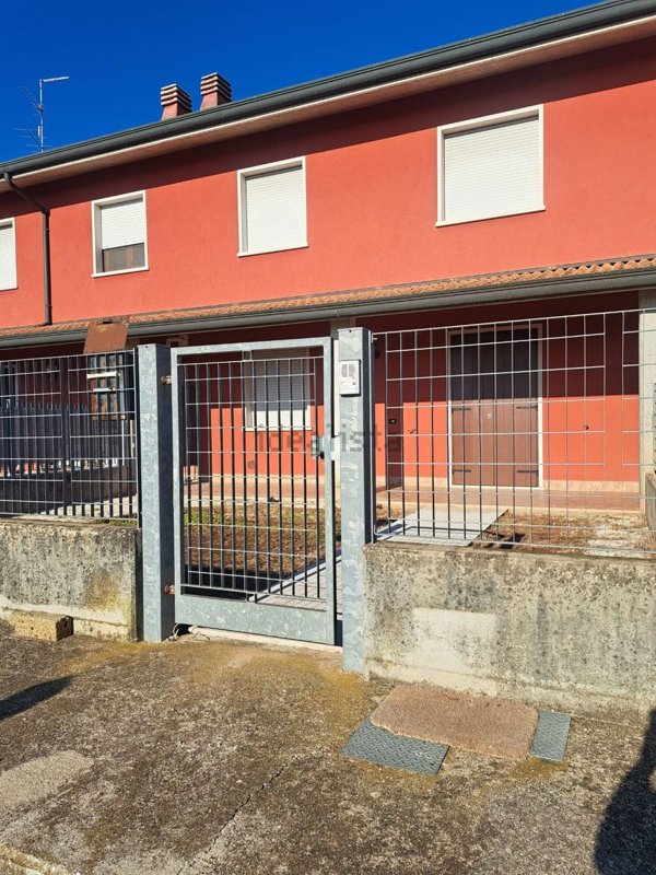 casa indipendente in vendita a Roverbella