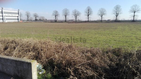 terreno edificabile in vendita a Roverbella