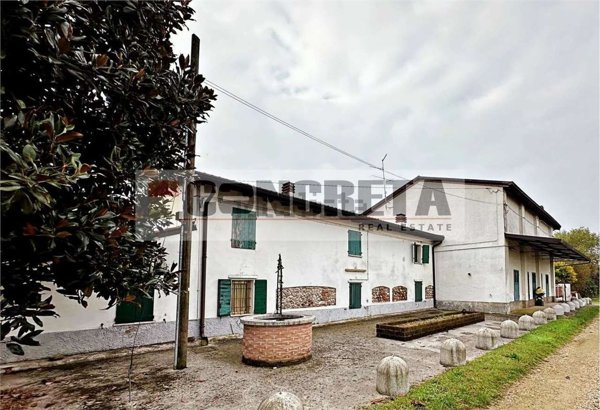 casale in vendita a Roverbella in zona Malavicina