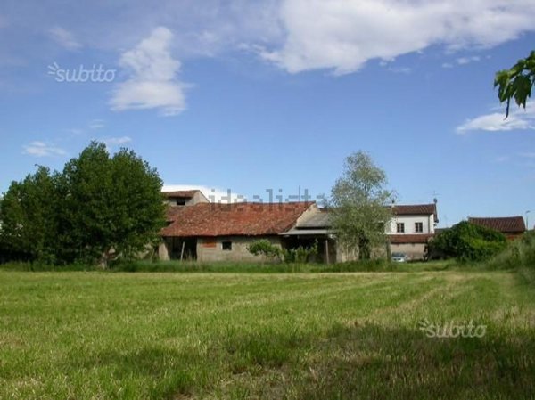 casale in vendita a Roverbella