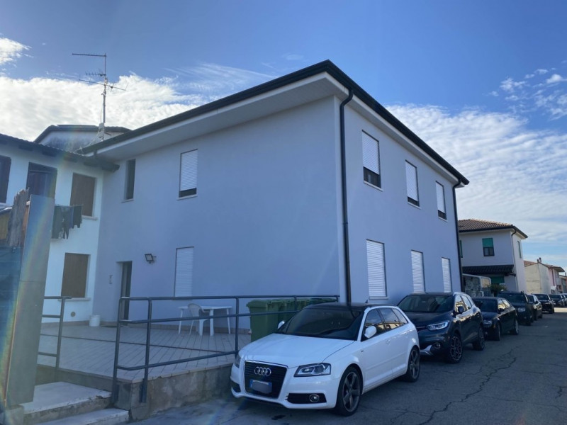 appartamento in vendita a Roverbella in zona Malavicina