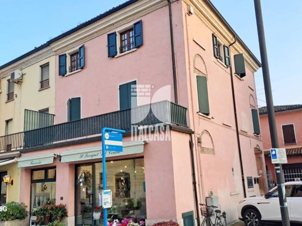 intera palazzina in vendita a Roverbella