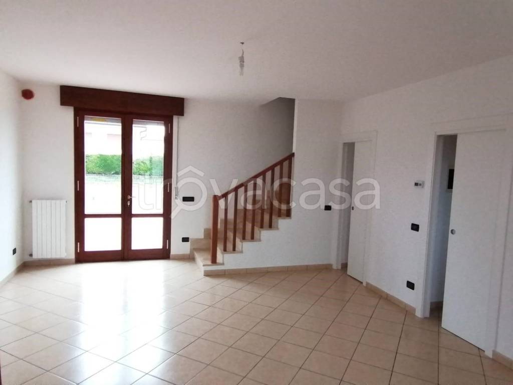 appartamento in vendita a Roverbella in zona Malavicina