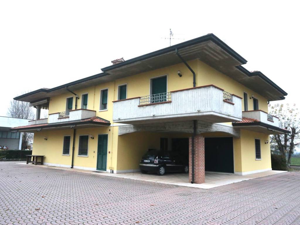 casa indipendente in vendita a Roverbella