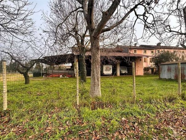 casa indipendente in vendita a Roverbella in zona Pellaloco