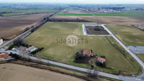 terreno edificabile in vendita a Roverbella