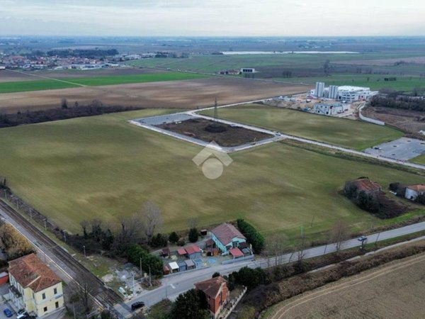terreno agricolo in vendita a Roverbella