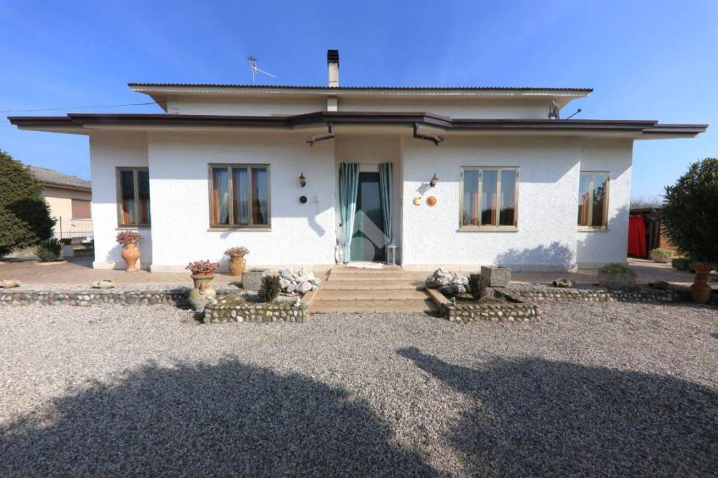 casa indipendente in vendita a Roverbella in zona Belvedere